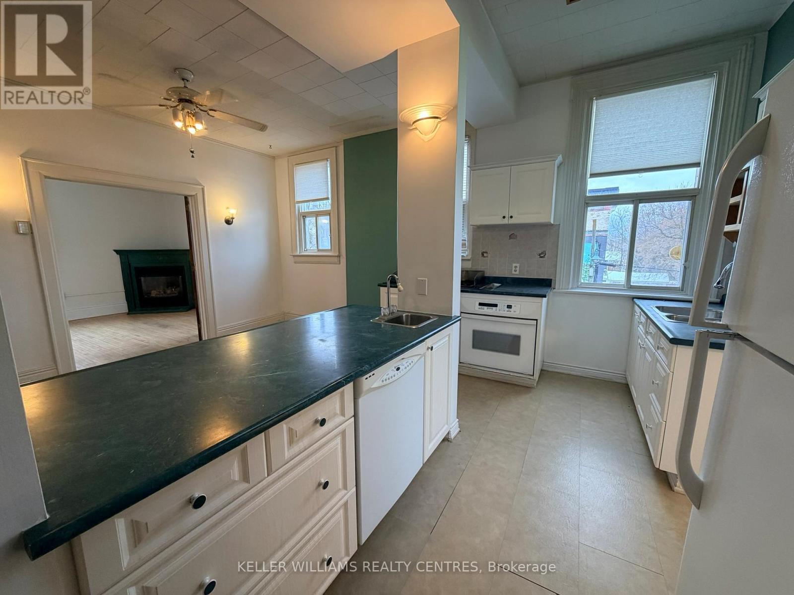 Unit C - 1 Simcoe Street, Penetanguishene, Ontario  L9M 1V2 - Photo 2 - S12555766