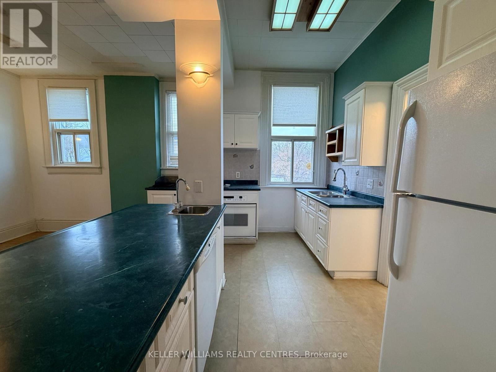 Unit C - 1 Simcoe Street, Penetanguishene, Ontario  L9M 1V2 - Photo 3 - S12555766