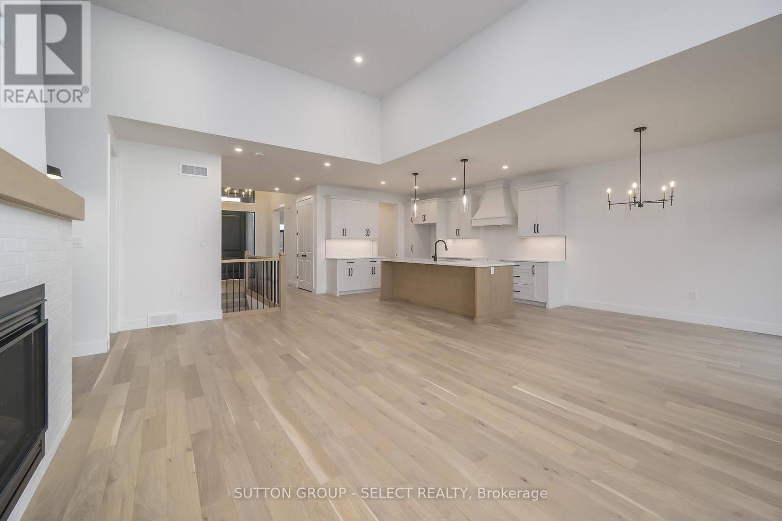 134 Harvest Lane, Thames Centre, Ontario  N0L 1G3 - Photo 17 - X12421126