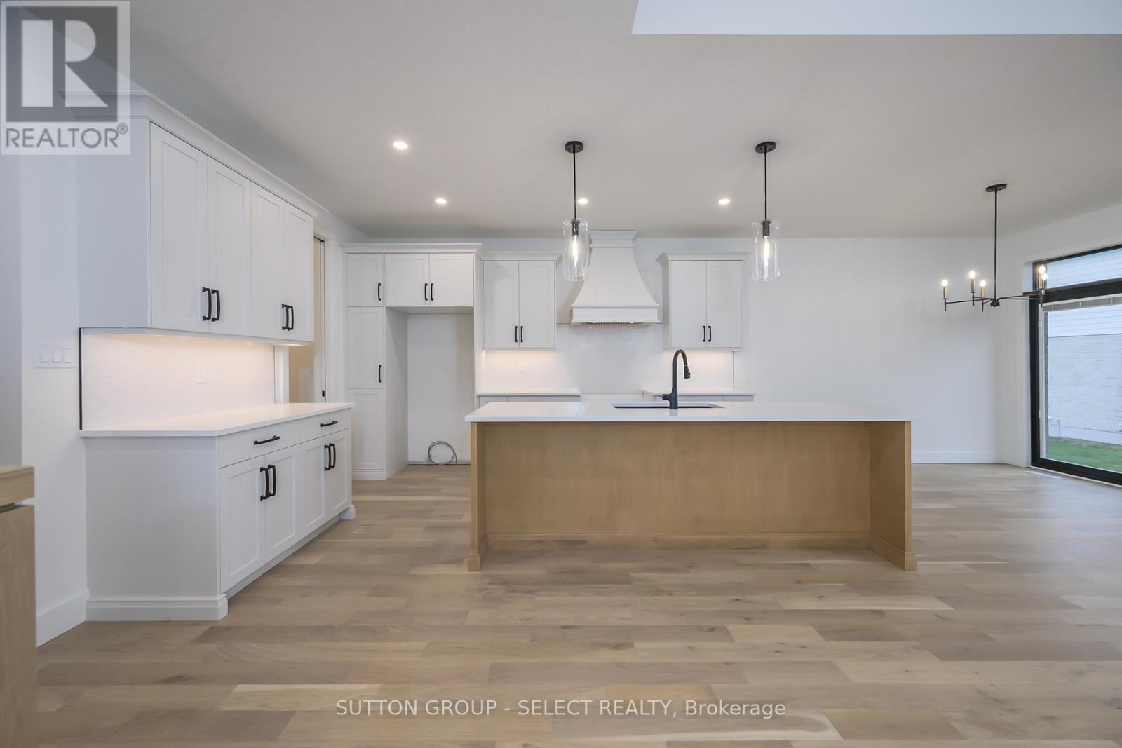 134 Harvest Lane, Thames Centre, Ontario  N0L 1G3 - Photo 10 - X12421126