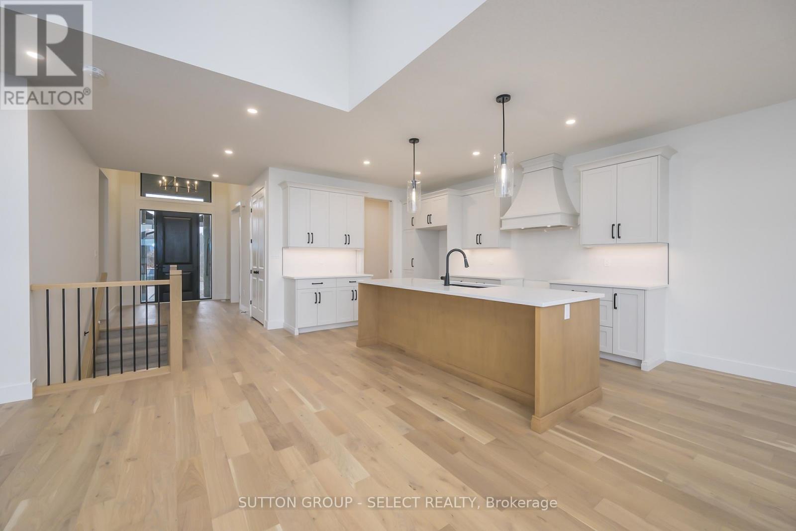 134 Harvest Lane, Thames Centre, Ontario  N0L 1G3 - Photo 11 - X12421126