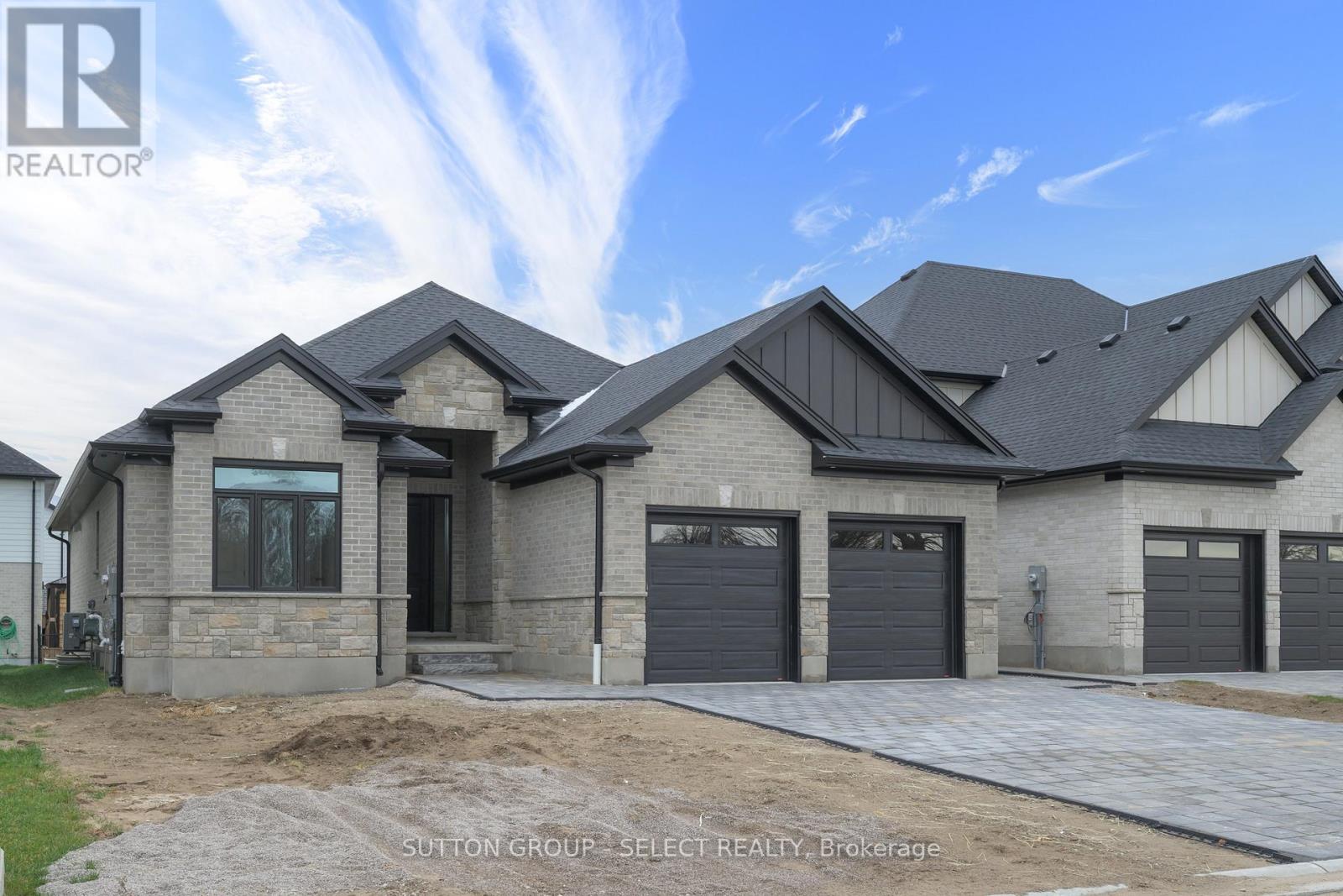 134 Harvest Lane, Thames Centre, Ontario  N0L 1G3 - Photo 2 - X12421126