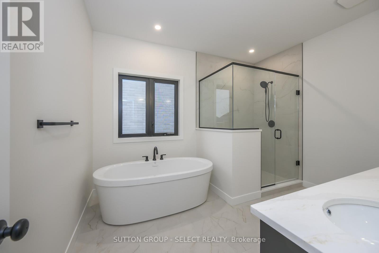 134 Harvest Lane, Thames Centre, Ontario  N0L 1G3 - Photo 20 - X12421126