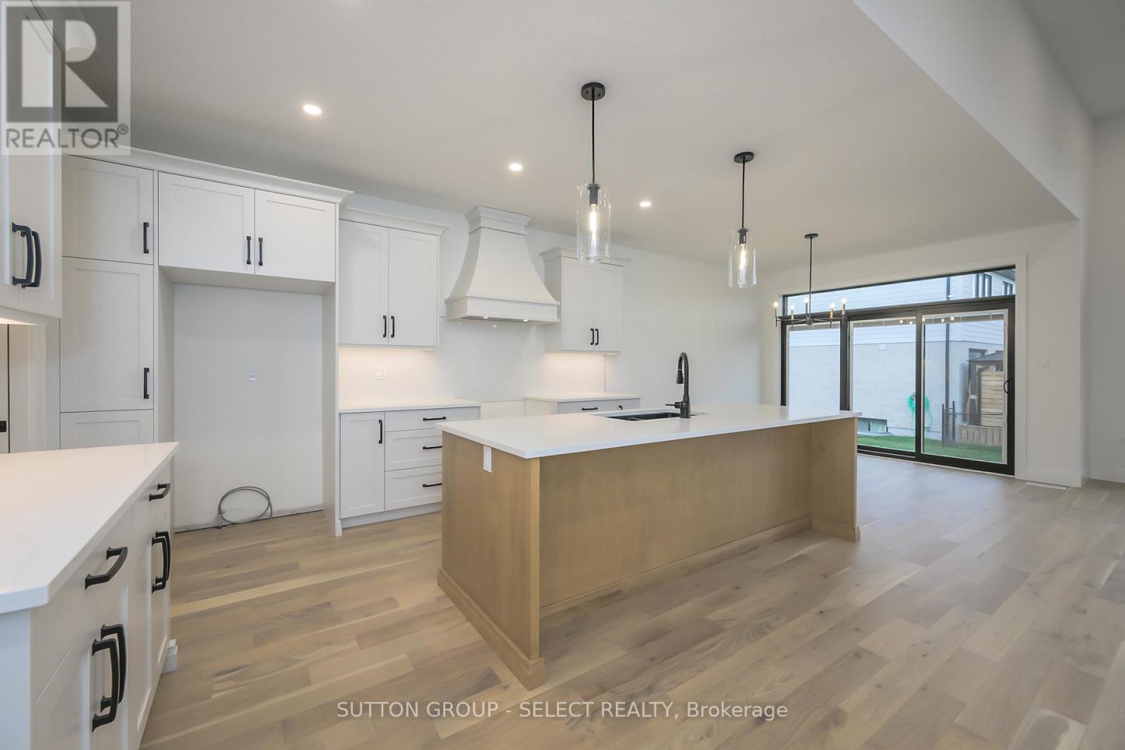 134 Harvest Lane, Thames Centre, Ontario  N0L 1G3 - Photo 9 - X12421126