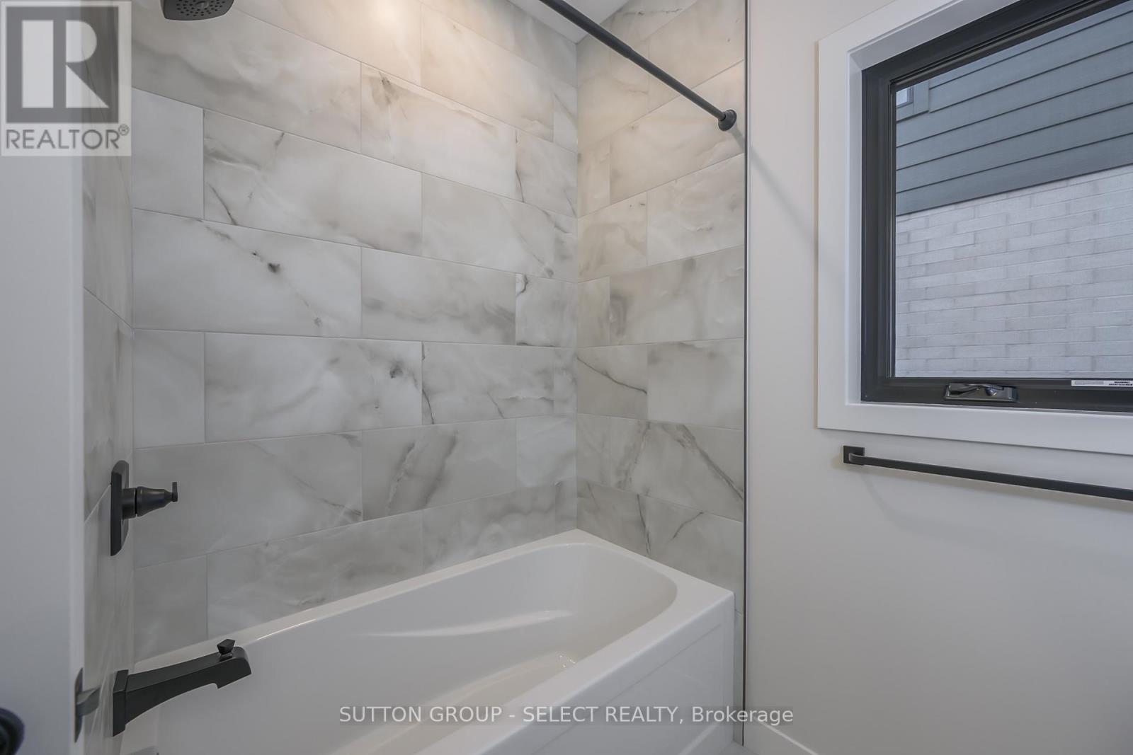 134 Harvest Lane, Thames Centre, Ontario  N0L 1G3 - Photo 28 - X12421126