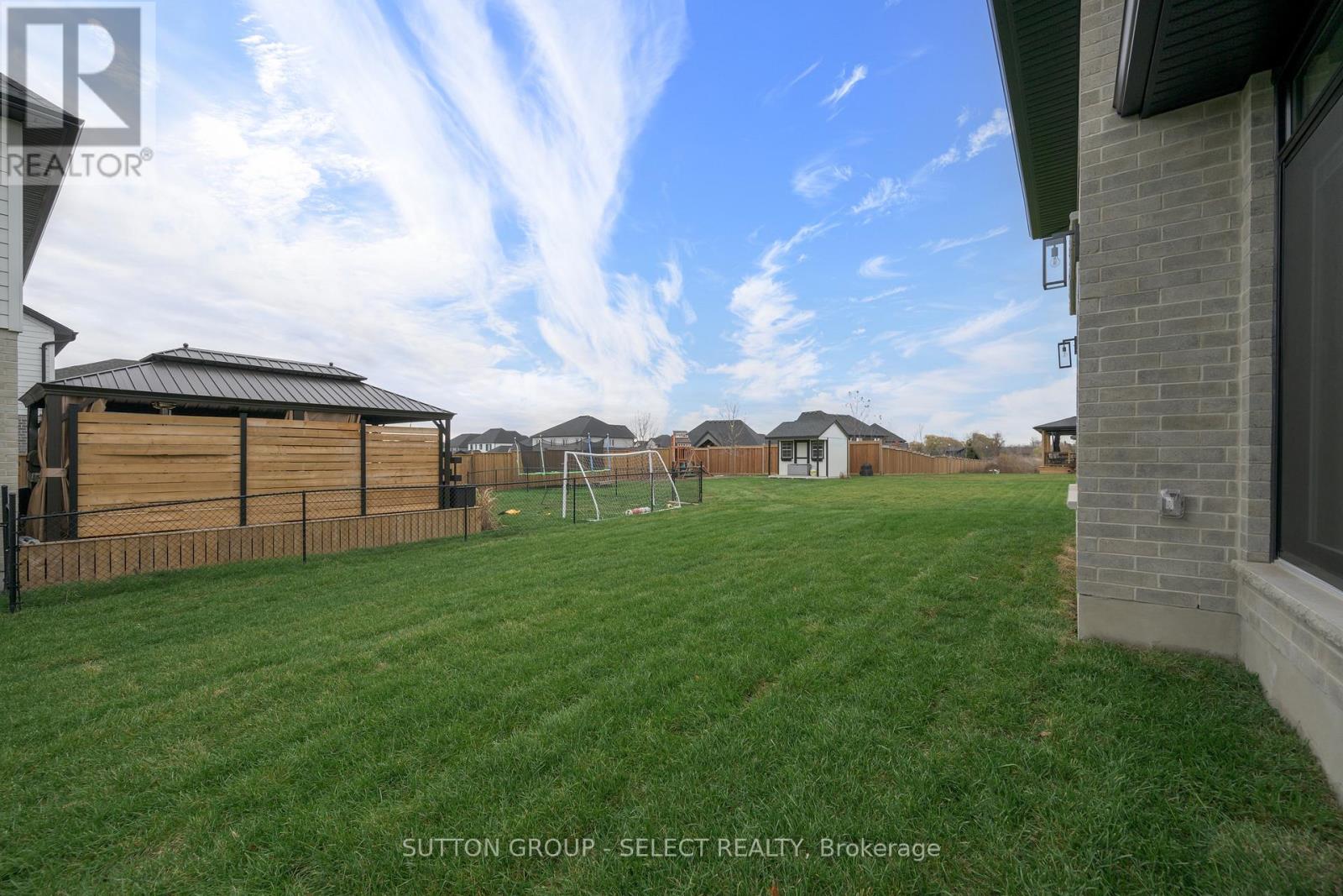 134 Harvest Lane, Thames Centre, Ontario  N0L 1G3 - Photo 3 - X12421126