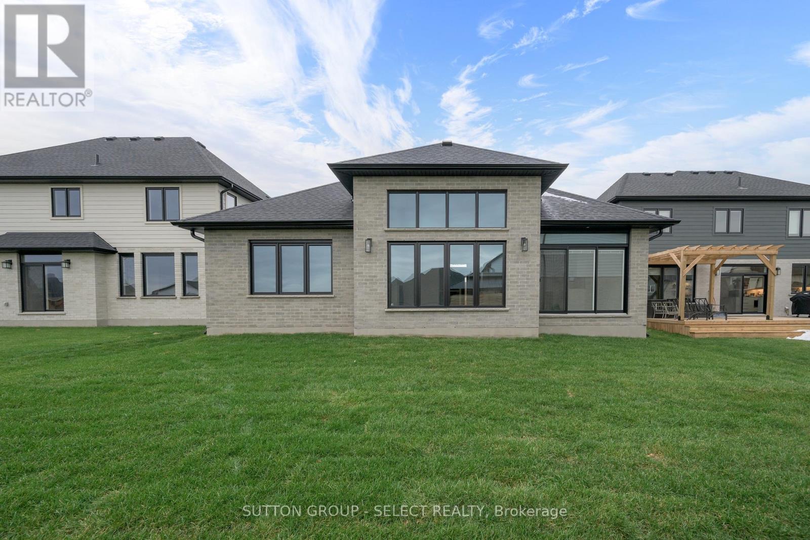 134 Harvest Lane, Thames Centre, Ontario  N0L 1G3 - Photo 4 - X12421126