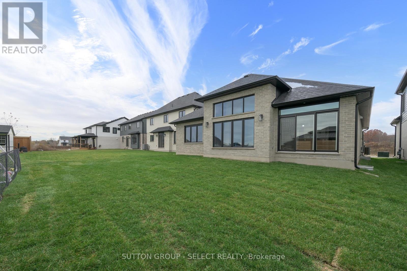 134 Harvest Lane, Thames Centre, Ontario  N0L 1G3 - Photo 5 - X12421126