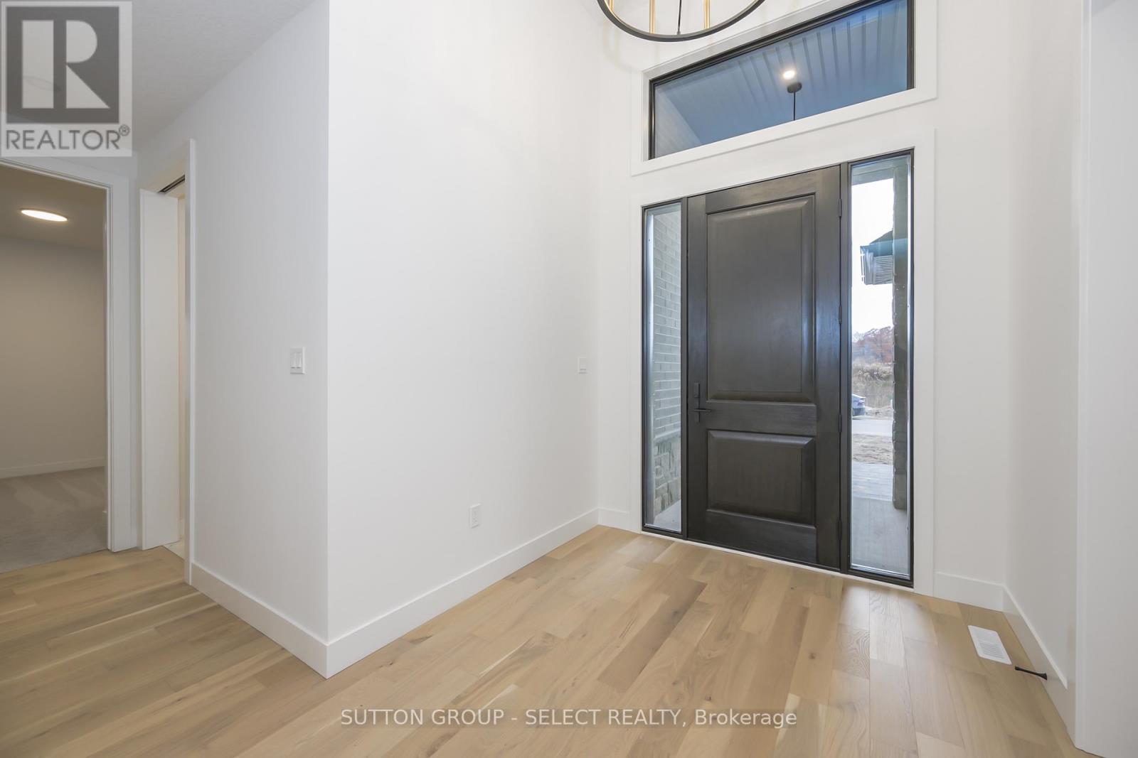 134 Harvest Lane, Thames Centre, Ontario  N0L 1G3 - Photo 7 - X12421126