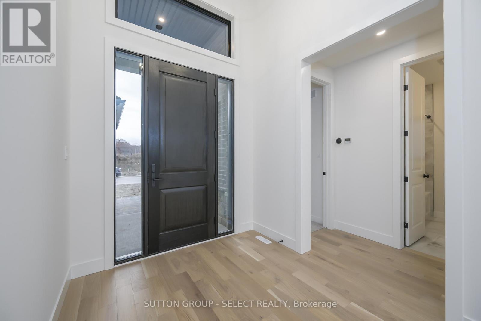 134 Harvest Lane, Thames Centre, Ontario  N0L 1G3 - Photo 6 - X12421126