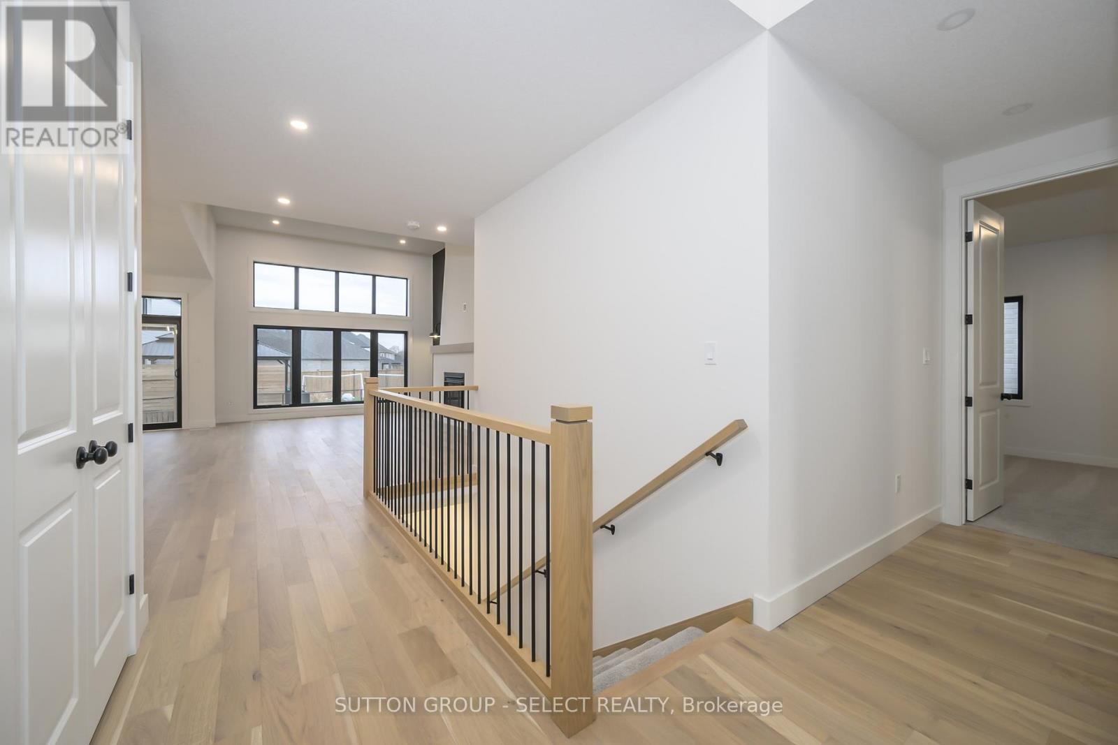 134 Harvest Lane, Thames Centre, Ontario  N0L 1G3 - Photo 8 - X12421126