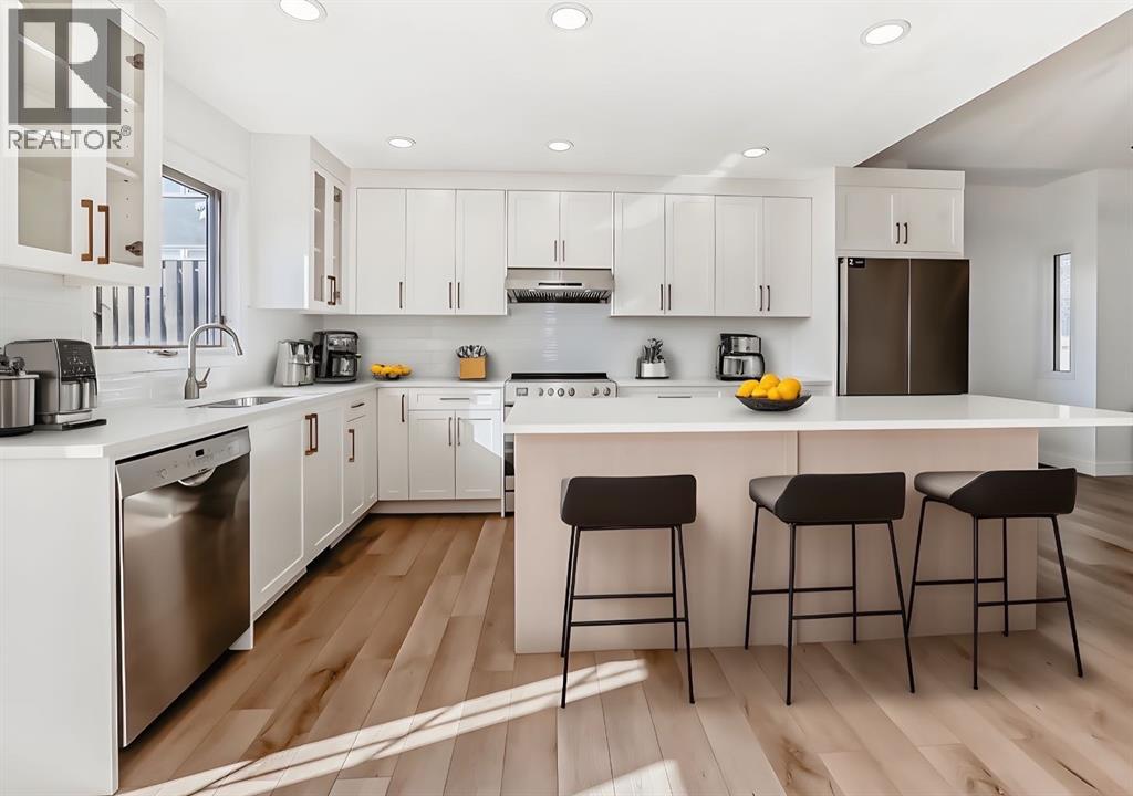 118 Signature Close Sw, Calgary, Alberta  T3H 2V6 - Photo 10 - A2254234