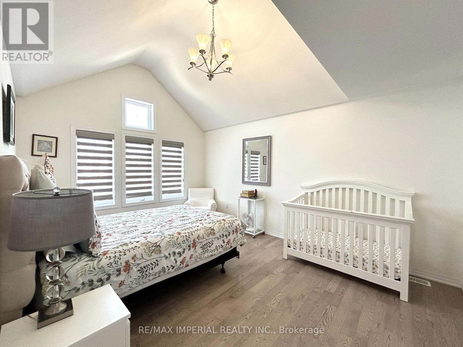 131 Beaveridge Avenue, Oakville, Ontario  L6H 7C4 - Photo 12 - W12555568