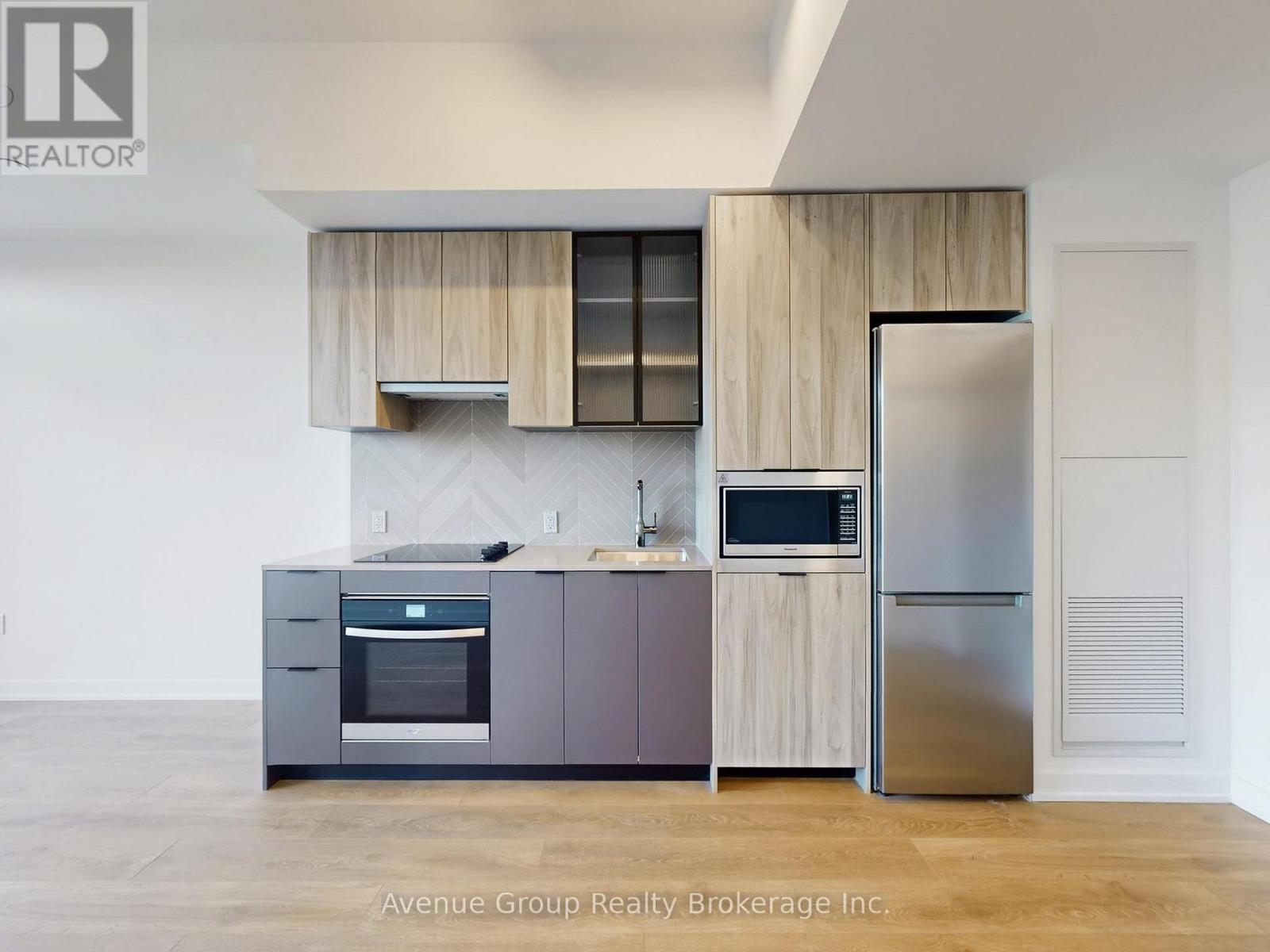 620 - 1037 The Queensway, Toronto (Islington-City Centre West), Ontario  M8Z 6C7 - Photo 2 - W12555618