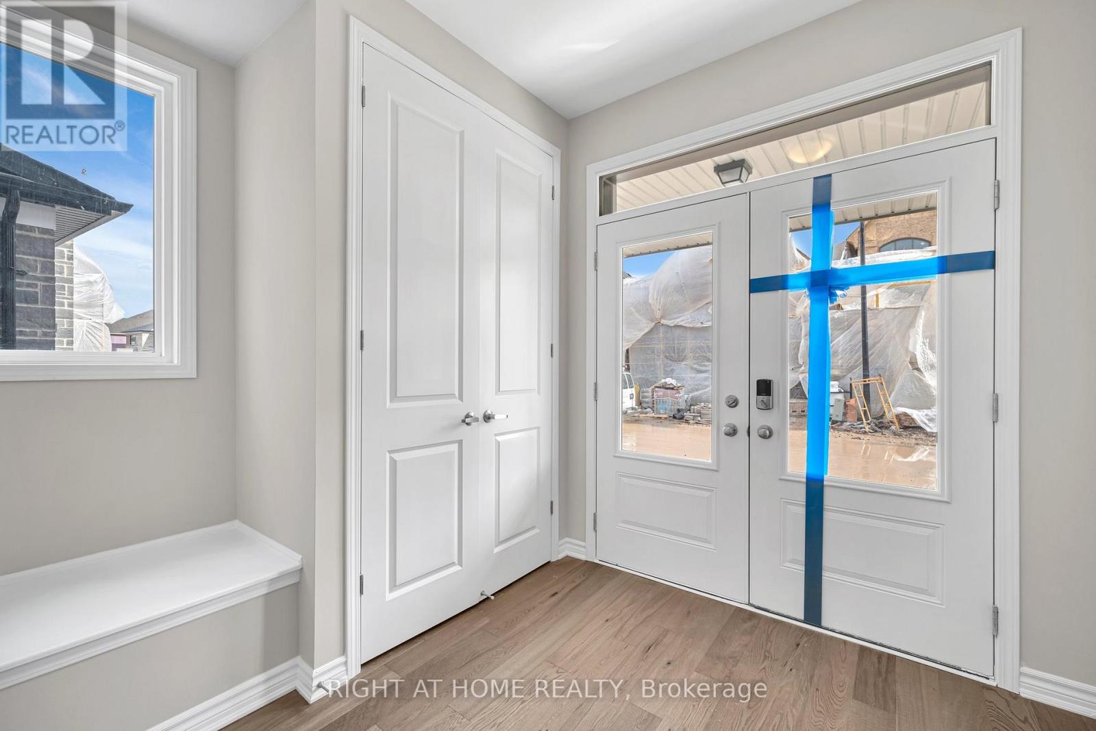 1267 Temperance Crescent, Milton, Ontario  L9T 6J2 - Photo 4 - W12555644