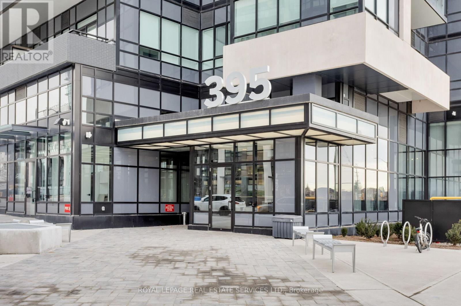 713 - 395 Dundas Street W, Oakville, Ontario  L6M 5R8 - Photo 2 - W12555684