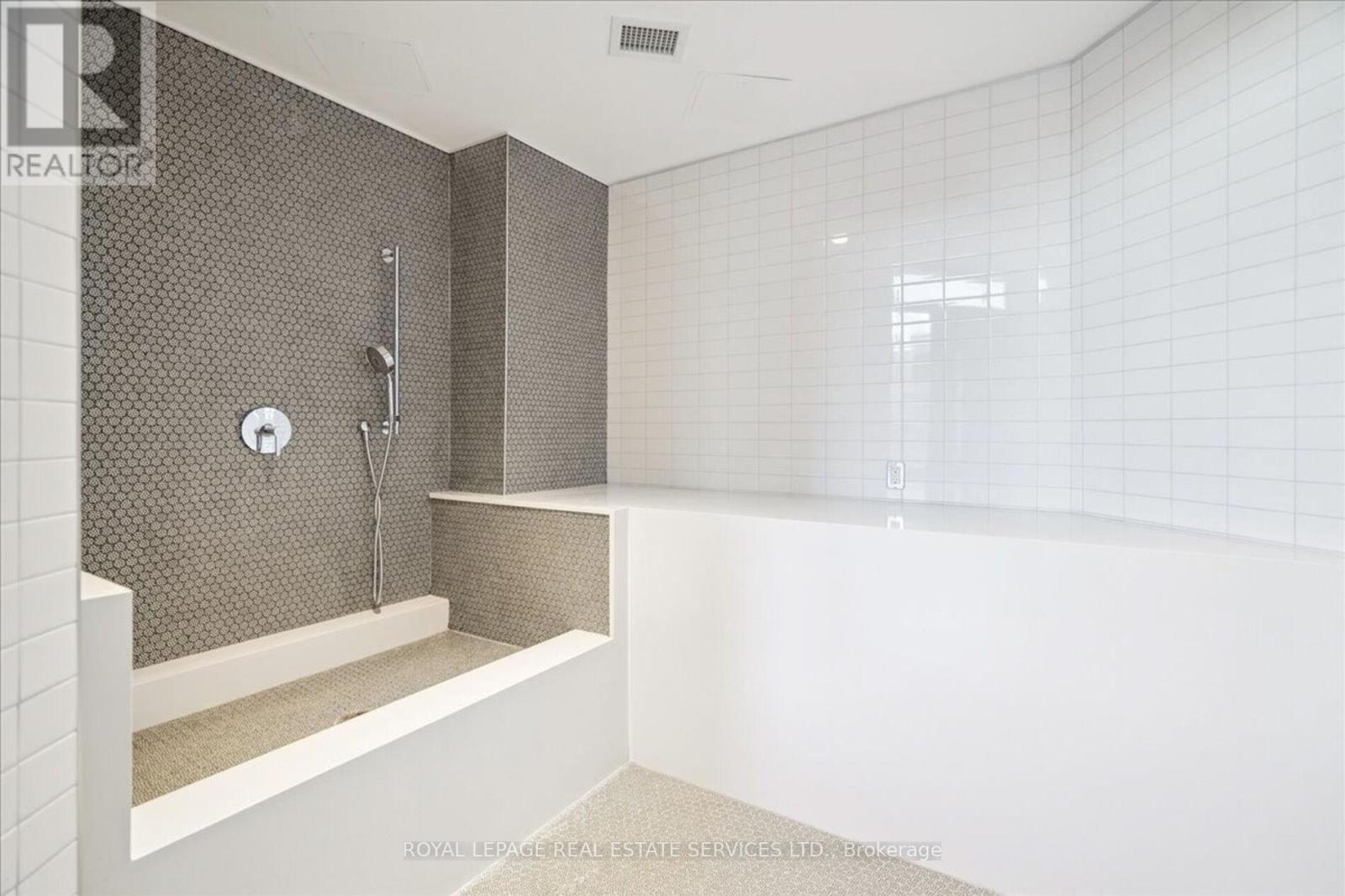 713 - 395 Dundas Street W, Oakville, Ontario  L6M 5R8 - Photo 29 - W12555684