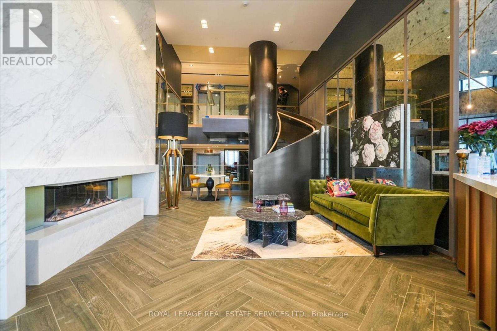 713 - 395 Dundas Street W, Oakville, Ontario  L6M 5R8 - Photo 4 - W12555684