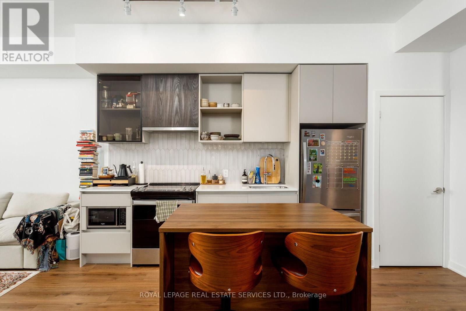 713 - 395 Dundas Street W, Oakville, Ontario  L6M 5R8 - Photo 9 - W12555684