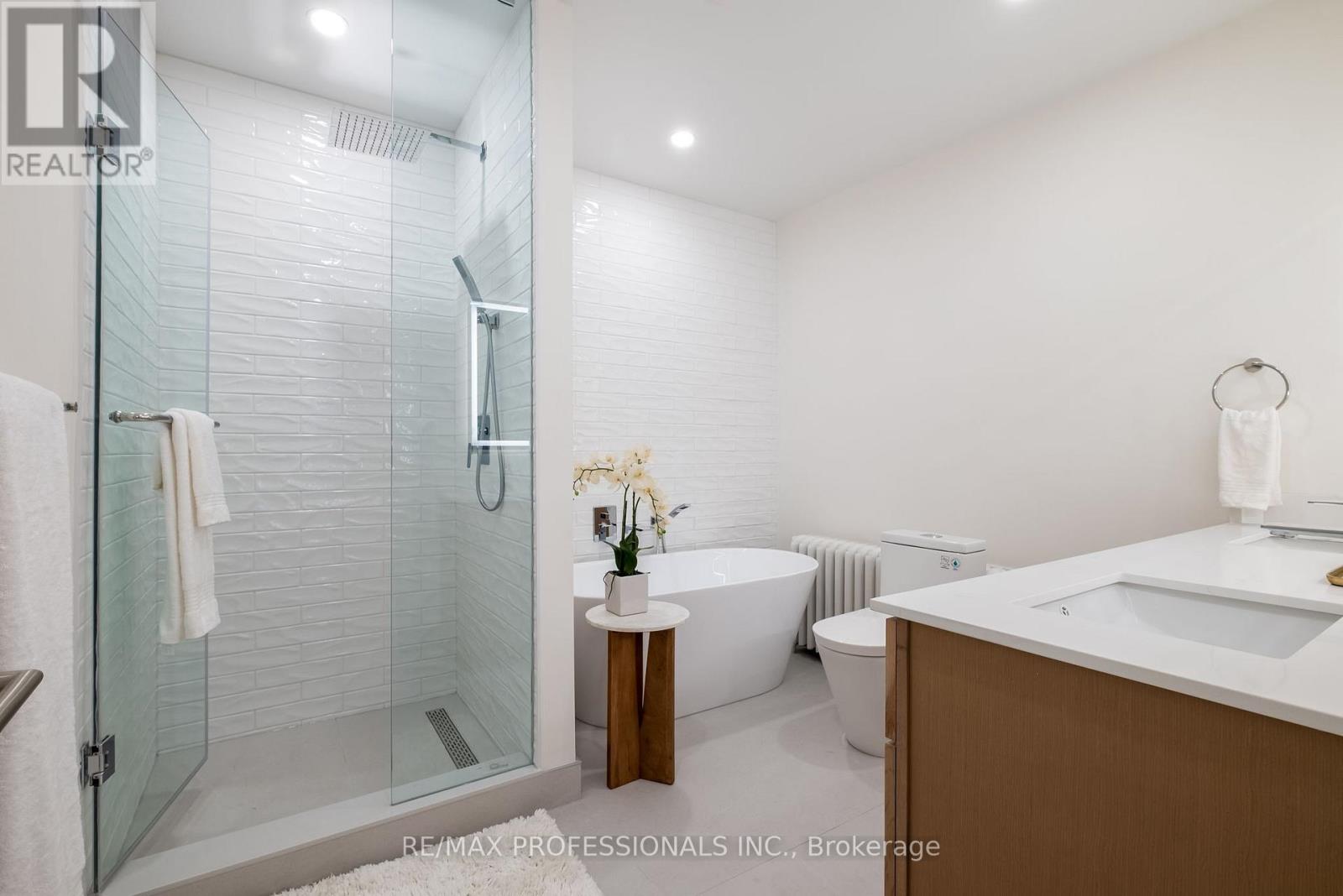 636 Runnymede Road, Toronto, Ontario  M6S 3A2 - Photo 19 - W12555692