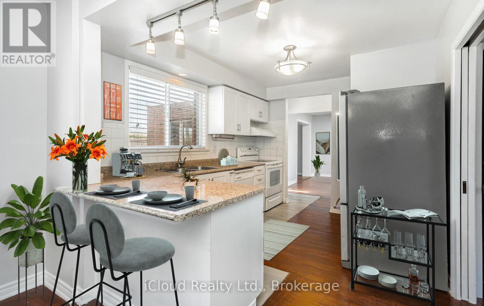 95 Willowridge Road, Toronto, Ontario  M9R 3Z5 - Photo 6 - W12555752