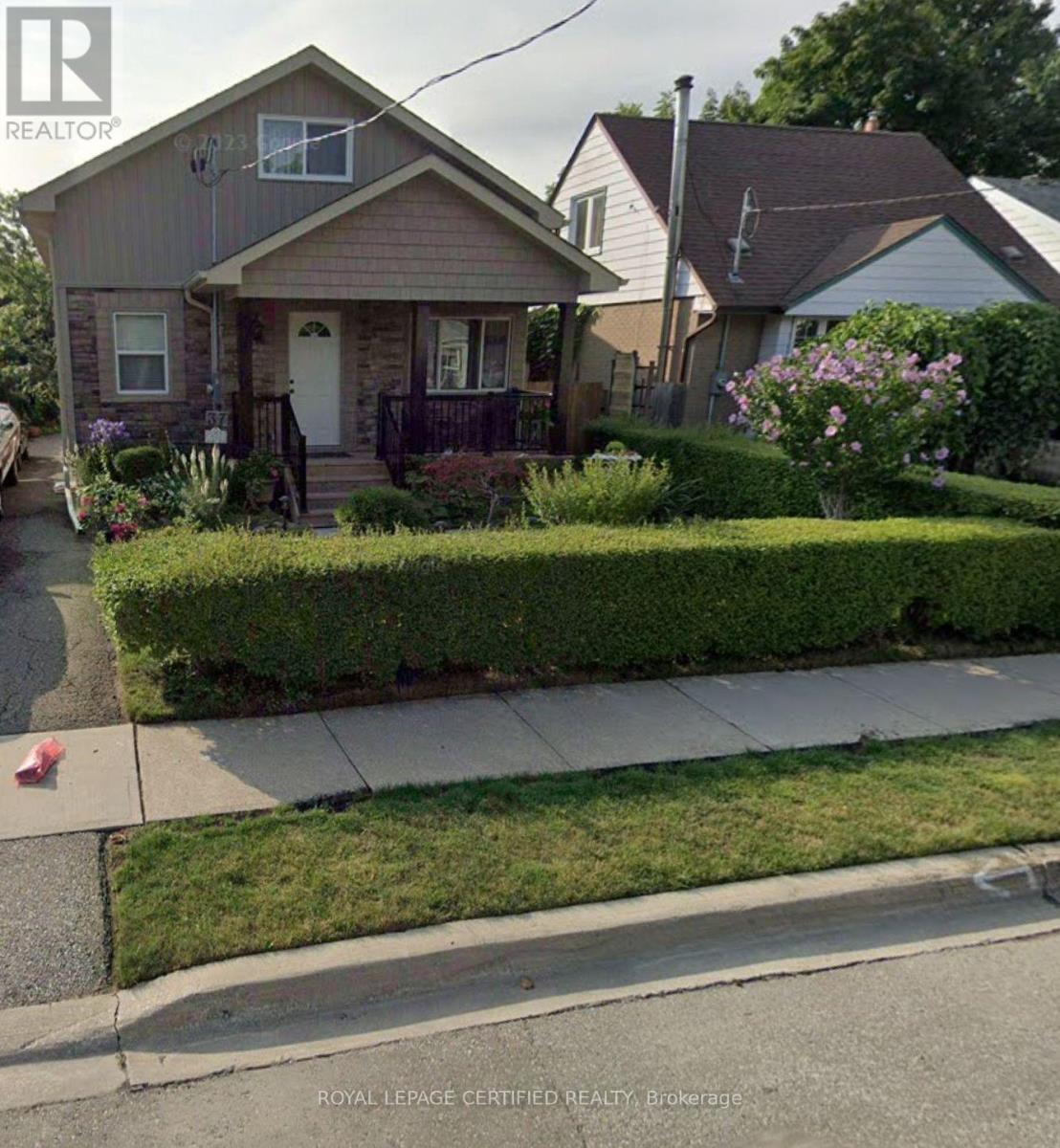 37 Jessie Street, Brampton, Ontario L6Y 1L5 - Photo 2 - W12555810