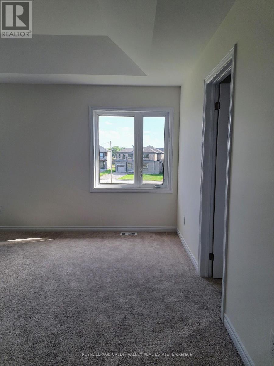 27 Henderson Street, Essa, Ontario  L3W 0A9 - Photo 12 - N12407004