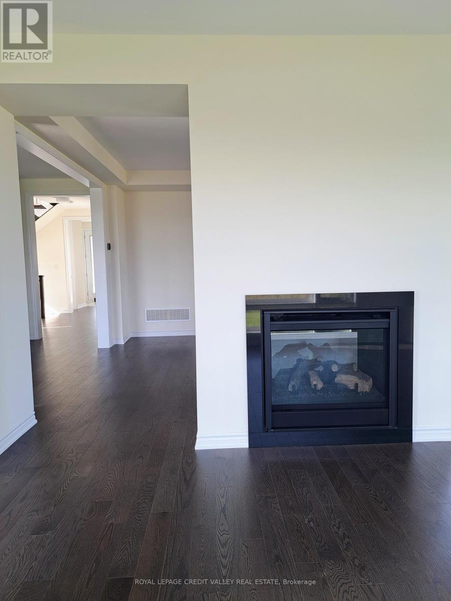 27 Henderson Street, Essa, Ontario  L3W 0A9 - Photo 3 - N12407004