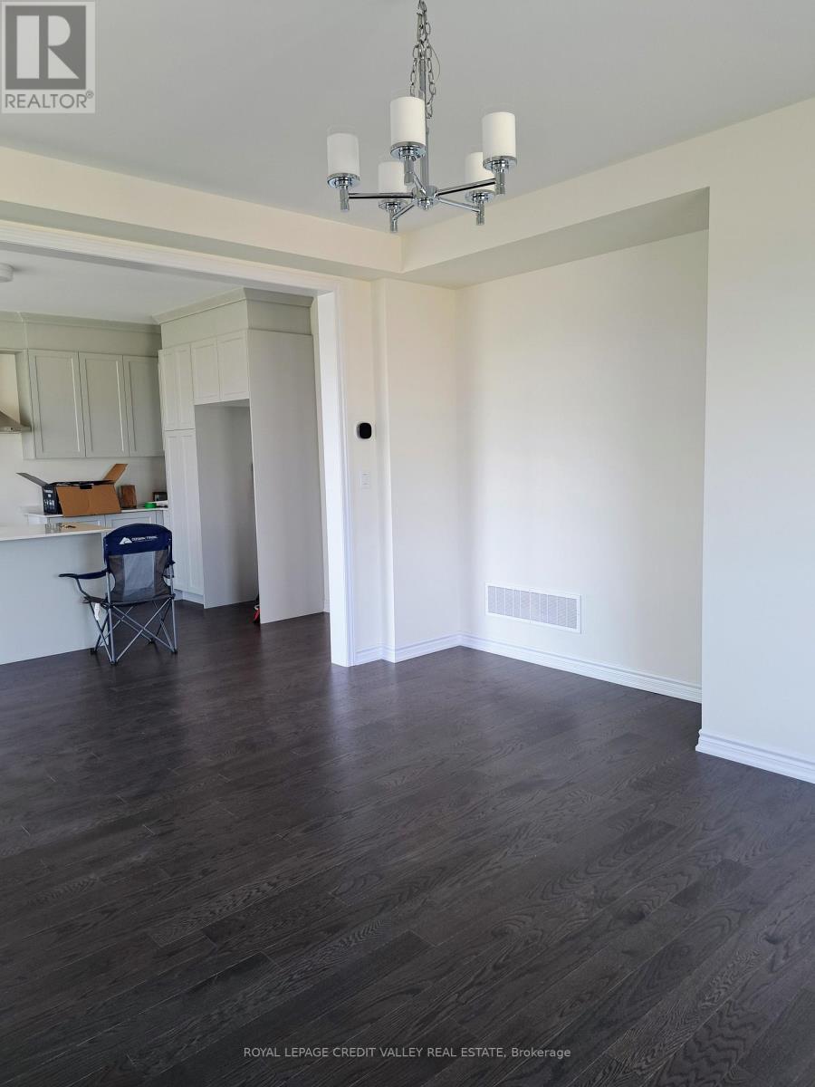 27 Henderson Street, Essa, Ontario  L3W 0A9 - Photo 7 - N12407004