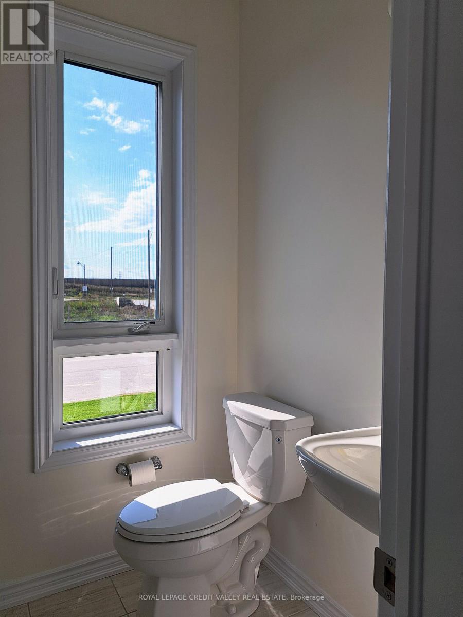 27 Henderson Street, Essa, Ontario  L3W 0A9 - Photo 9 - N12407004