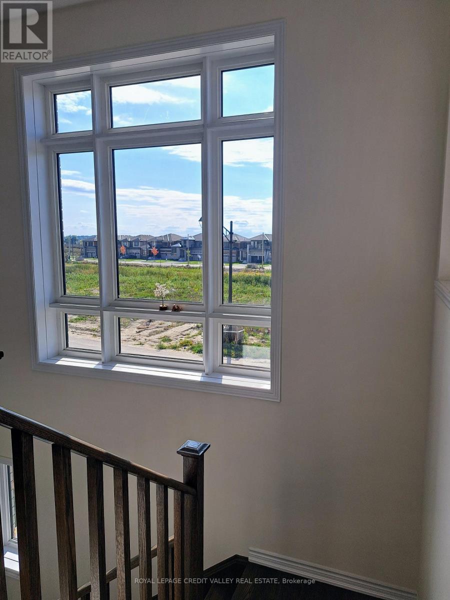 27 Henderson Street, Essa, Ontario  L3W 0A9 - Photo 11 - N12407004