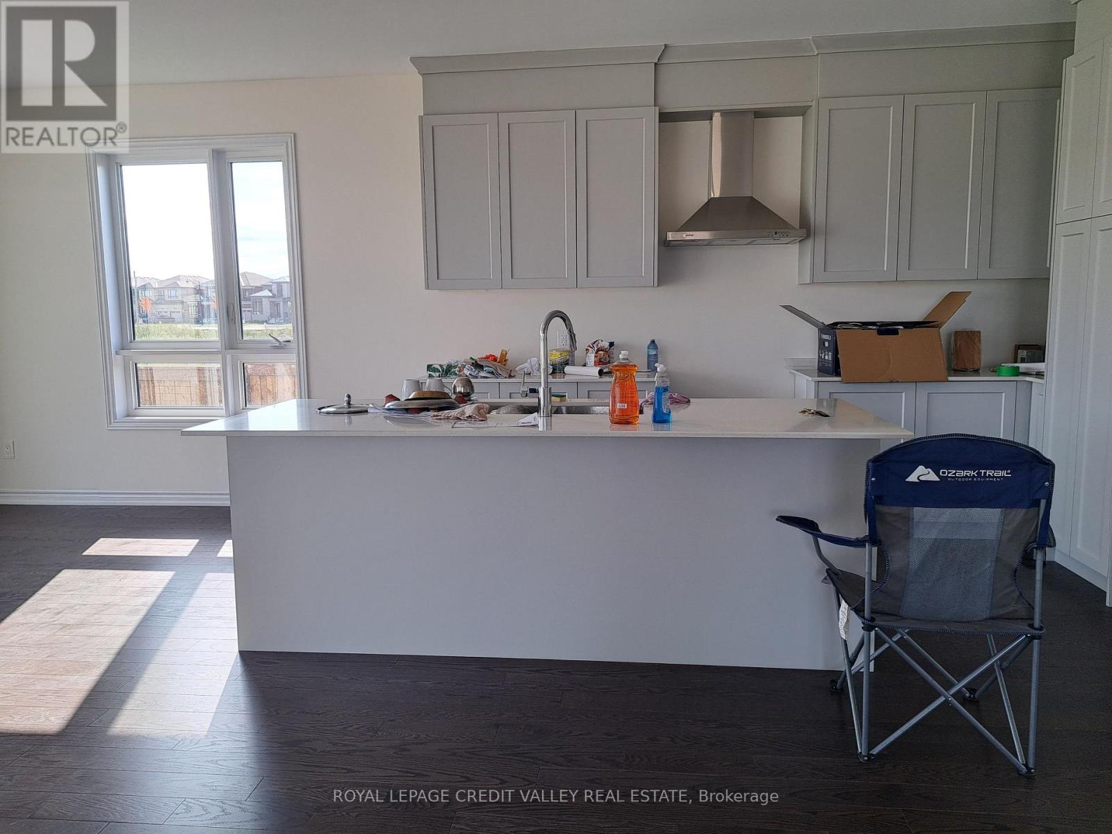 27 Henderson Street, Essa, Ontario  L3W 0A9 - Photo 8 - N12407004