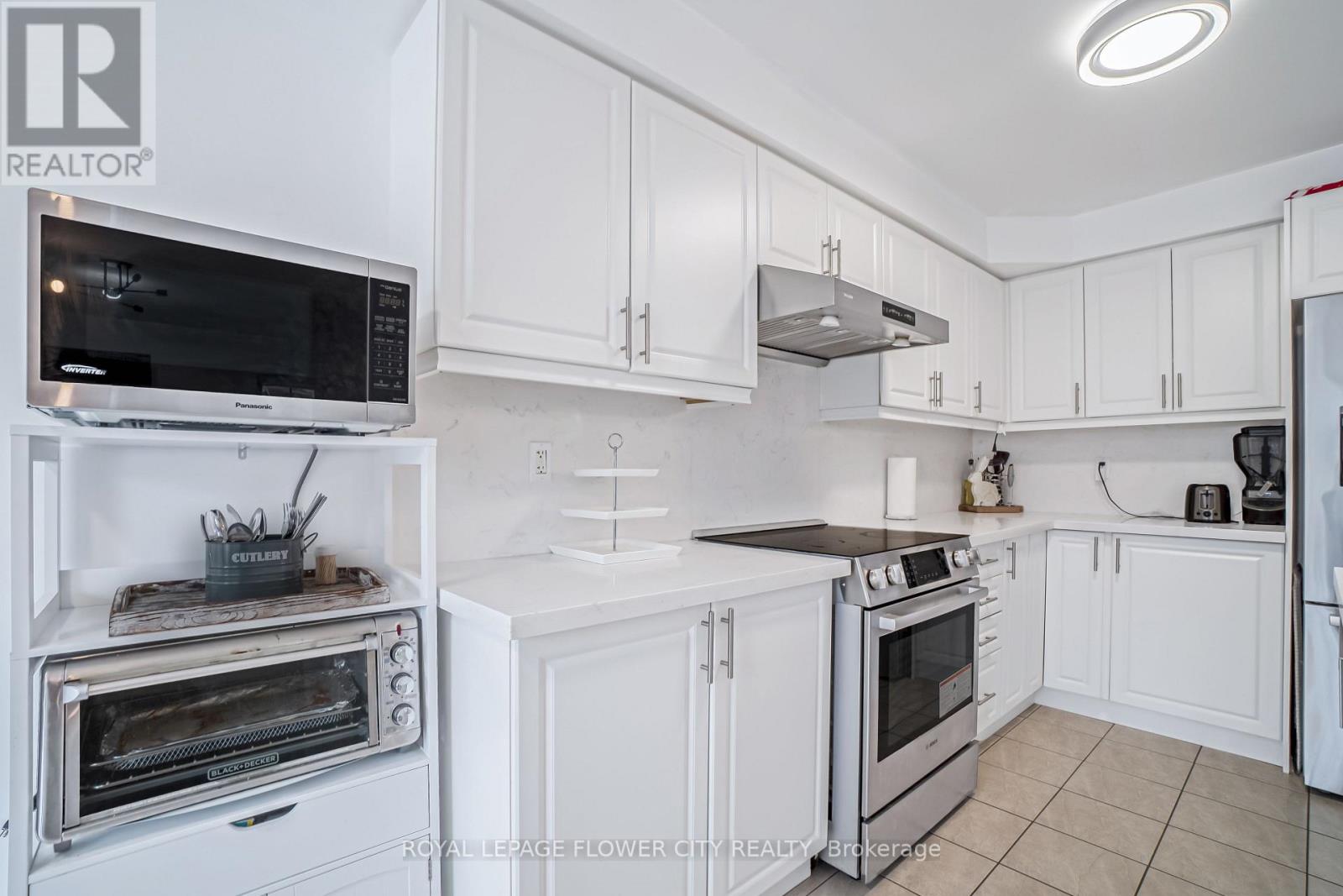 244 Palmer Lane, Woodstock, Ontario N4T 0G5 - Photo 16 - X12475439