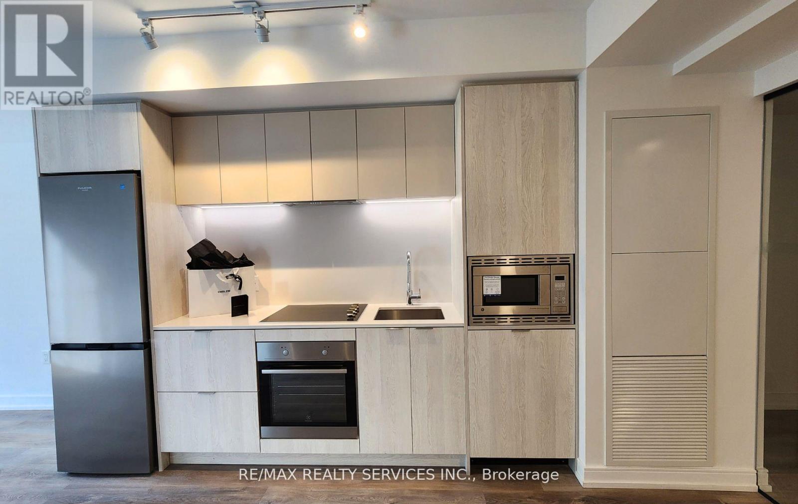 410 - 1 Jarvis Street, Hamilton, Ontario  L8R 0A8 - Photo 6 - X12524686