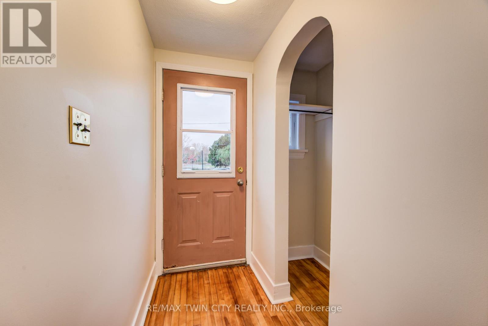 62 Ann Street, Waterloo, Ontario  N2B 1X9 - Photo 4 - X12555630