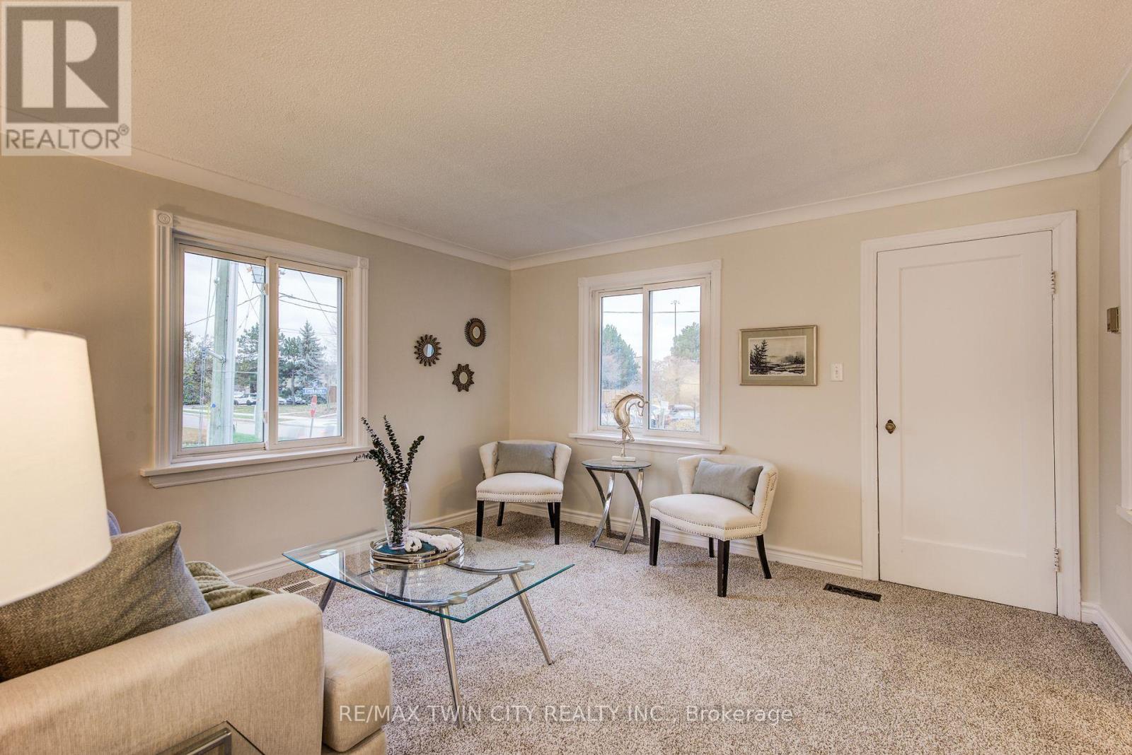 62 Ann Street, Waterloo, Ontario  N2B 1X9 - Photo 8 - X12555630