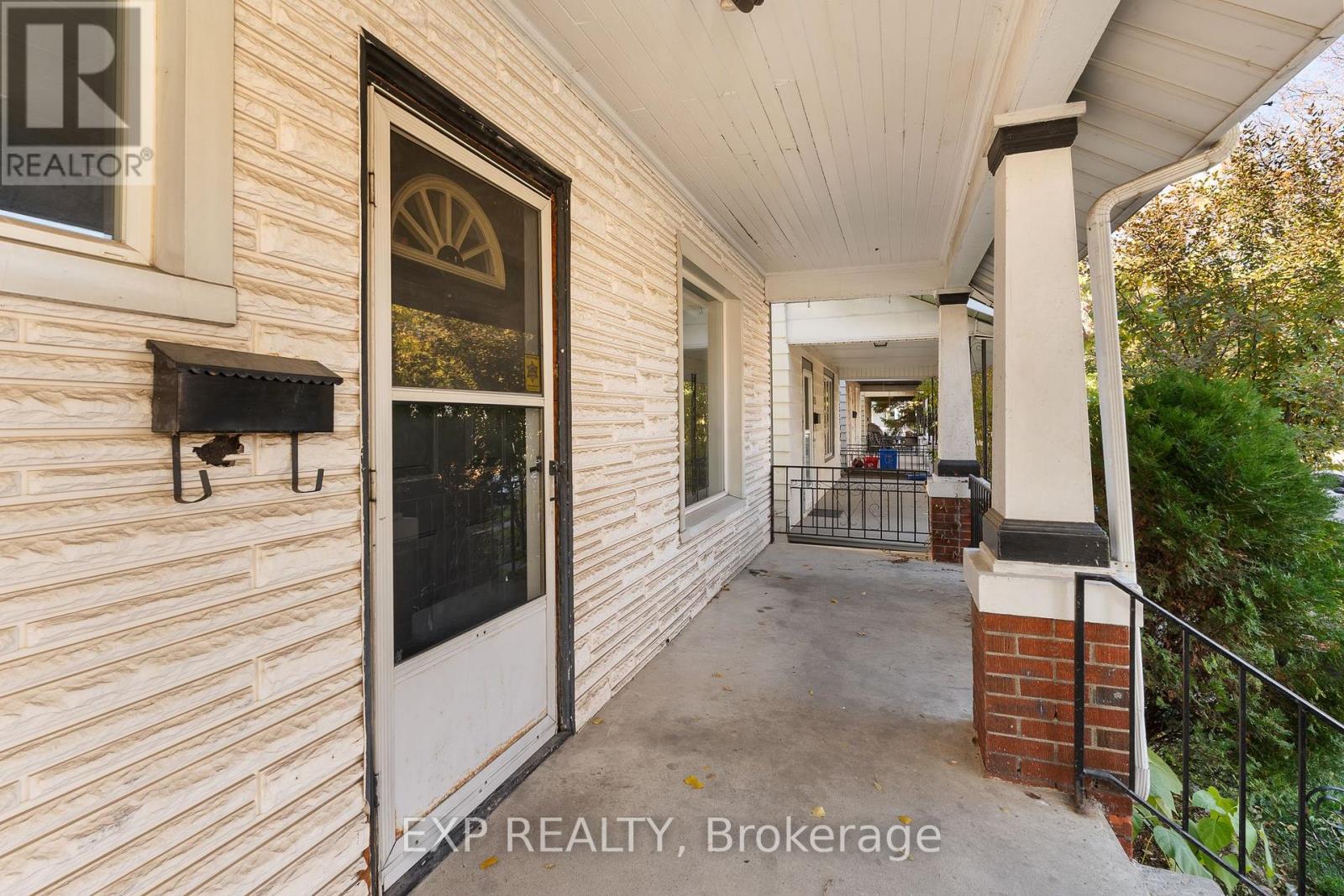 467 Grove Avenue, Windsor, Ontario N9A 6G3 - Photo 2 - X12555710