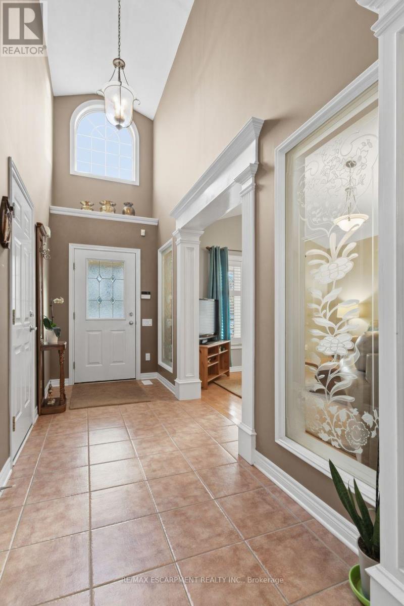 5 Briarwood Drive, St. Catharines, Ontario  L2S 4A7 - Photo 4 - X12555728