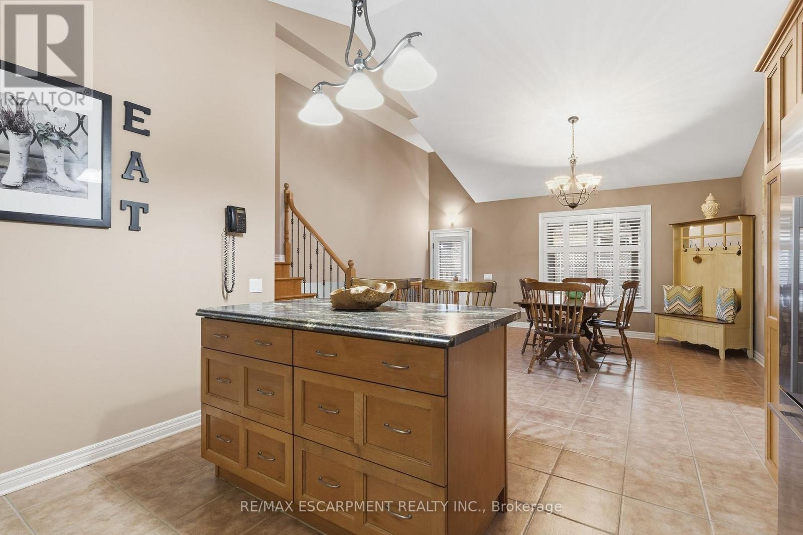 5 Briarwood Drive, St. Catharines, Ontario  L2S 4A7 - Photo 7 - X12555728