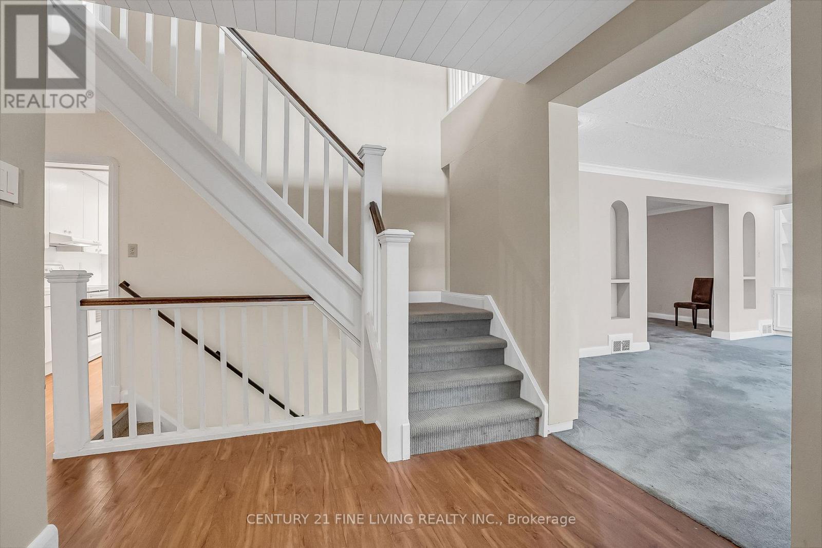 20 Owen Boulevard, Toronto, Ontario M2P 1E9 - Photo 3 - C12546196