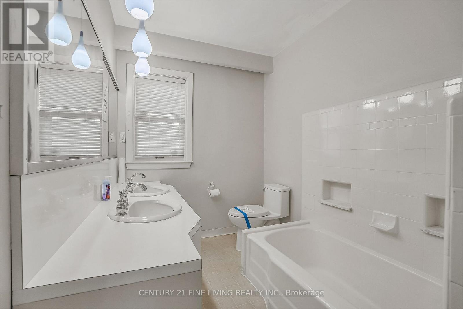 20 Owen Boulevard, Toronto, Ontario M2P 1E9 - Photo 38 - C12546196