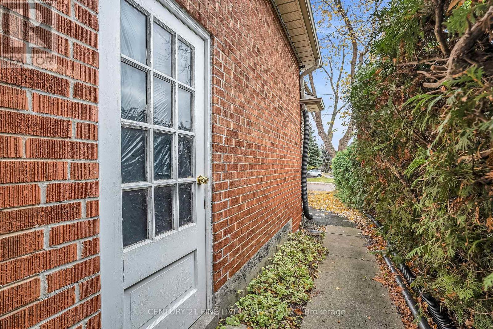 20 Owen Boulevard, Toronto, Ontario M2P 1E9 - Photo 42 - C12546196