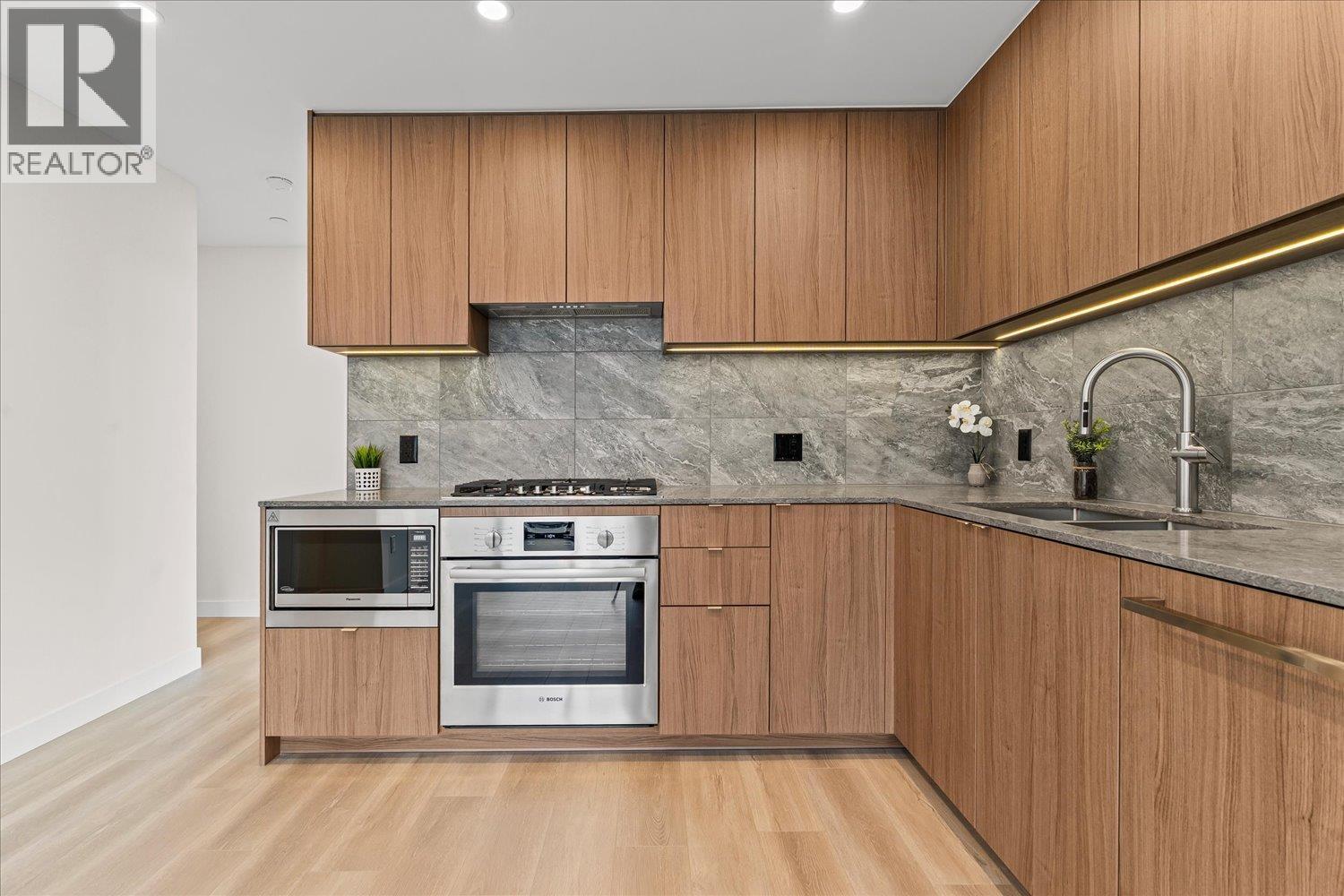 2010 626 Claremont Street, Coquitlam, British Columbia  V3J 3T4 - Photo 9 - R3066591