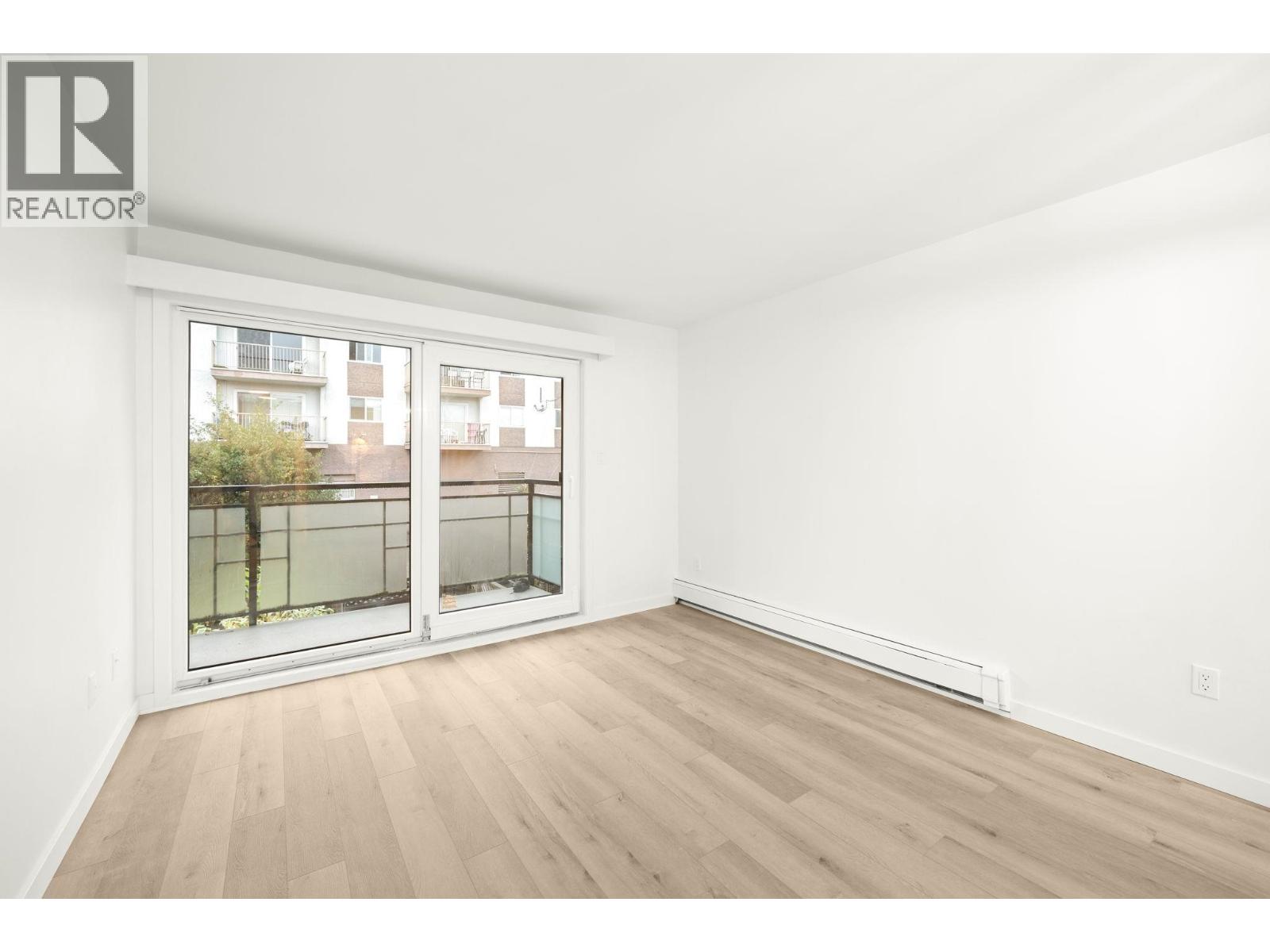 207 360 E 2nd Street, North Vancouver, British Columbia  V7L 4N6 - Photo 4 - R3068334