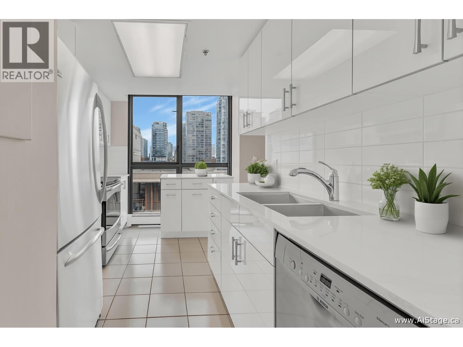 905 238 Alvin Narod Mews, Vancouver, British Columbia V6B 5Z3 - Photo 11 - R3068355