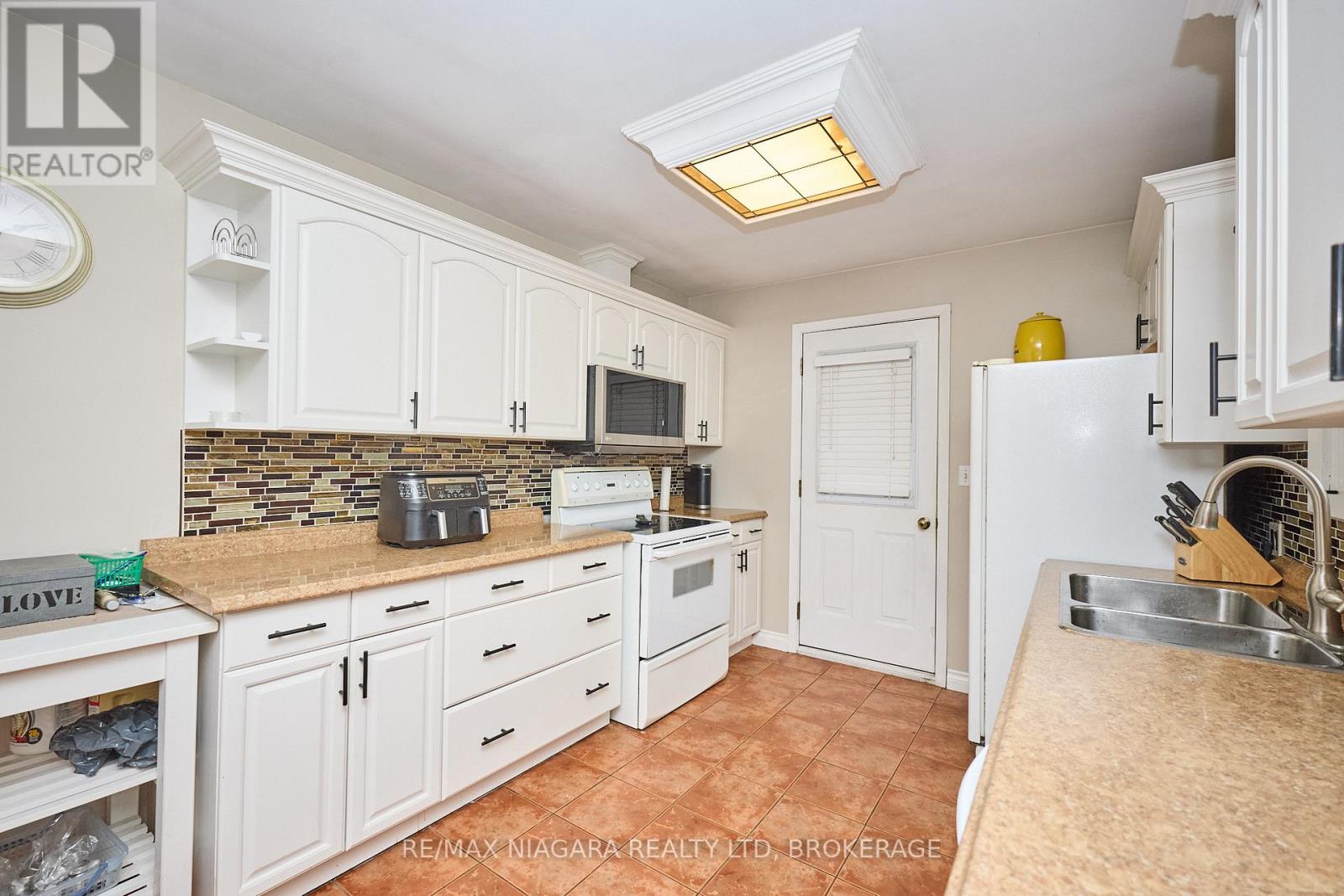 497 Clarence Street W, Port Colborne, Ontario  L3K 3H3 - Photo 13 - X12555914