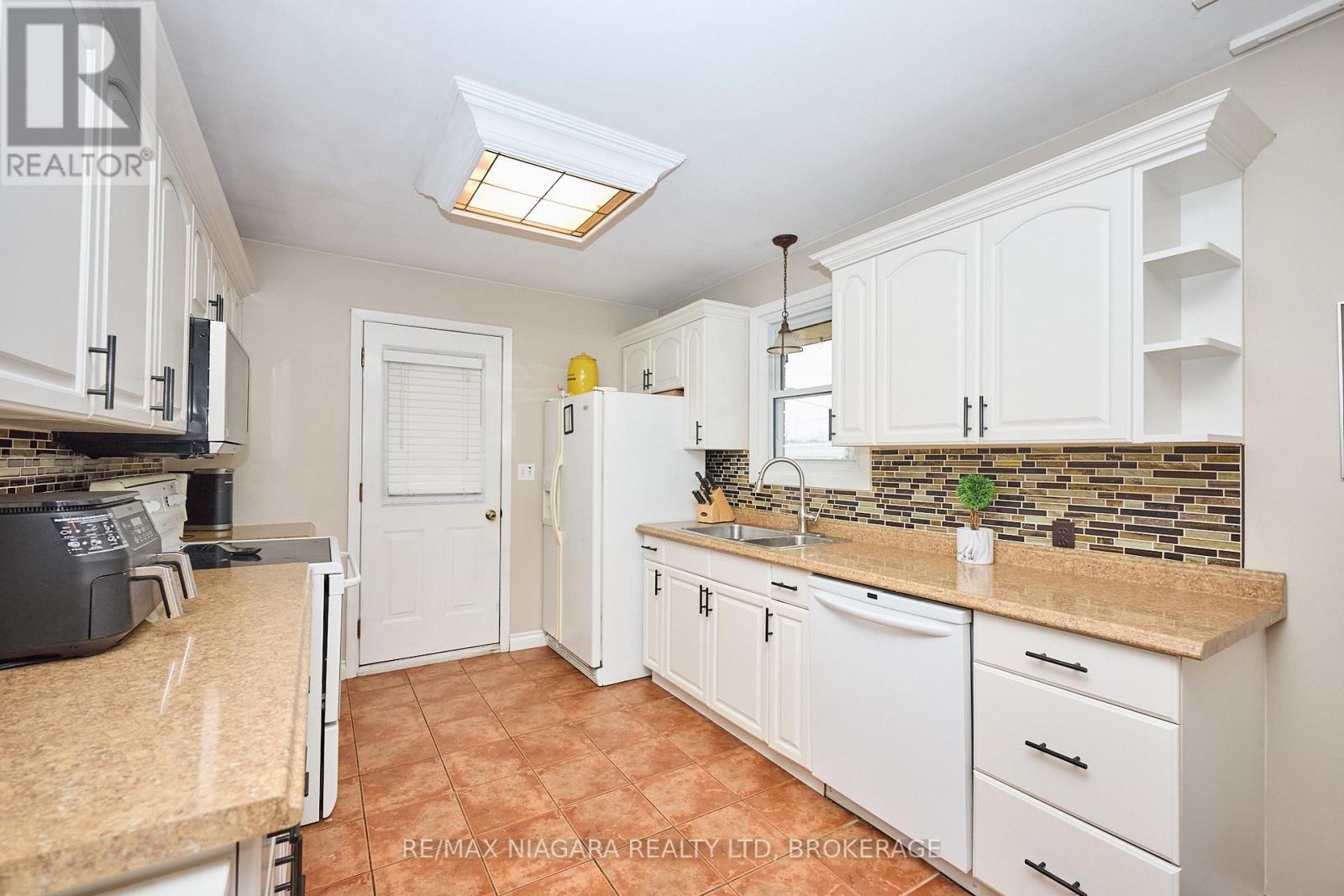 497 Clarence Street W, Port Colborne, Ontario  L3K 3H3 - Photo 14 - X12555914