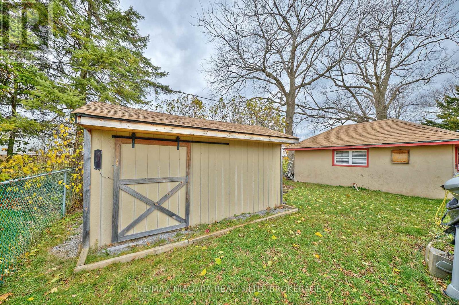 497 Clarence Street W, Port Colborne, Ontario  L3K 3H3 - Photo 5 - X12555914