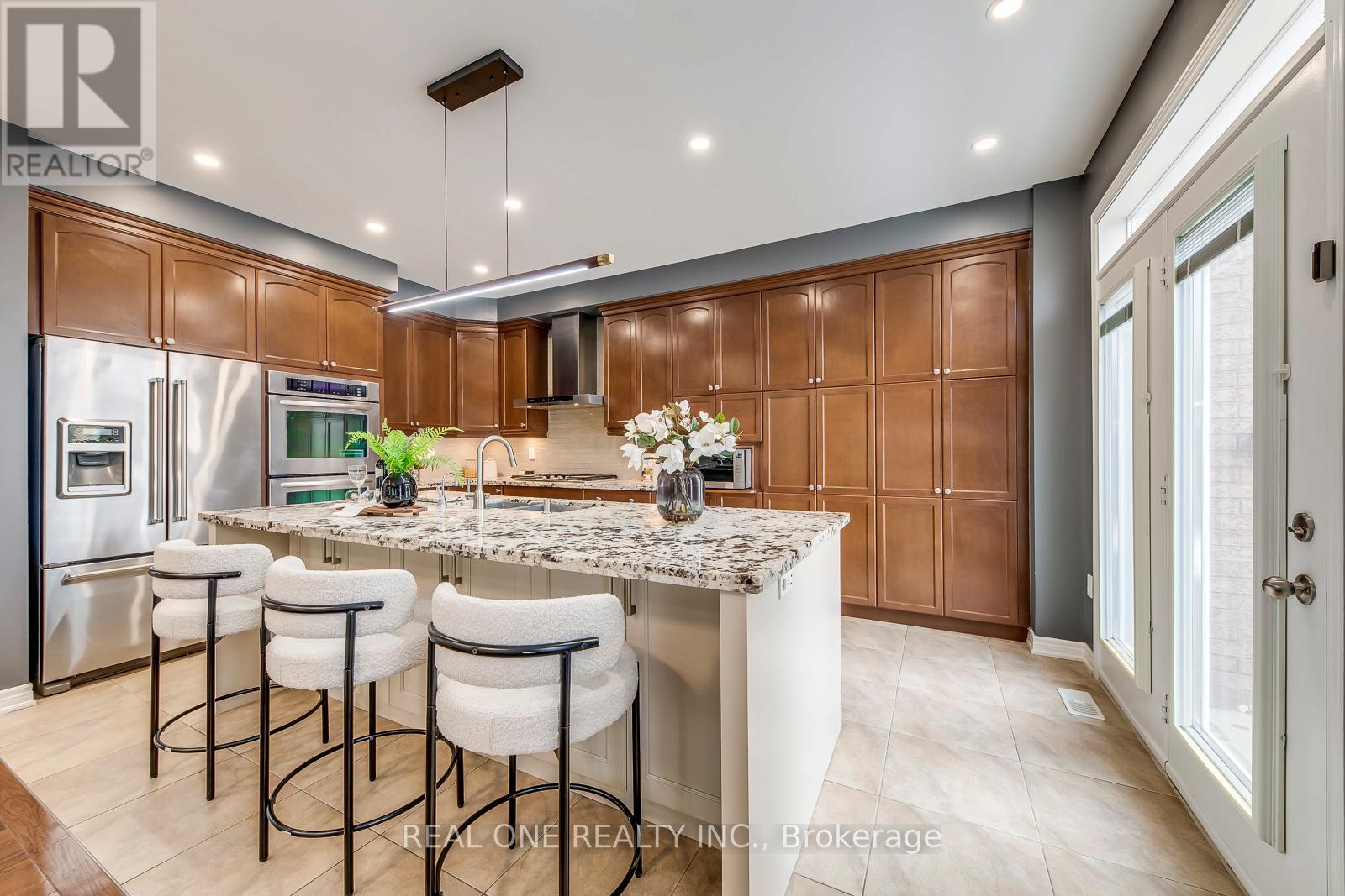 1254 Jezero Crescent, Oakville, Ontario  L6H 0B5 - Photo 11 - W12540700