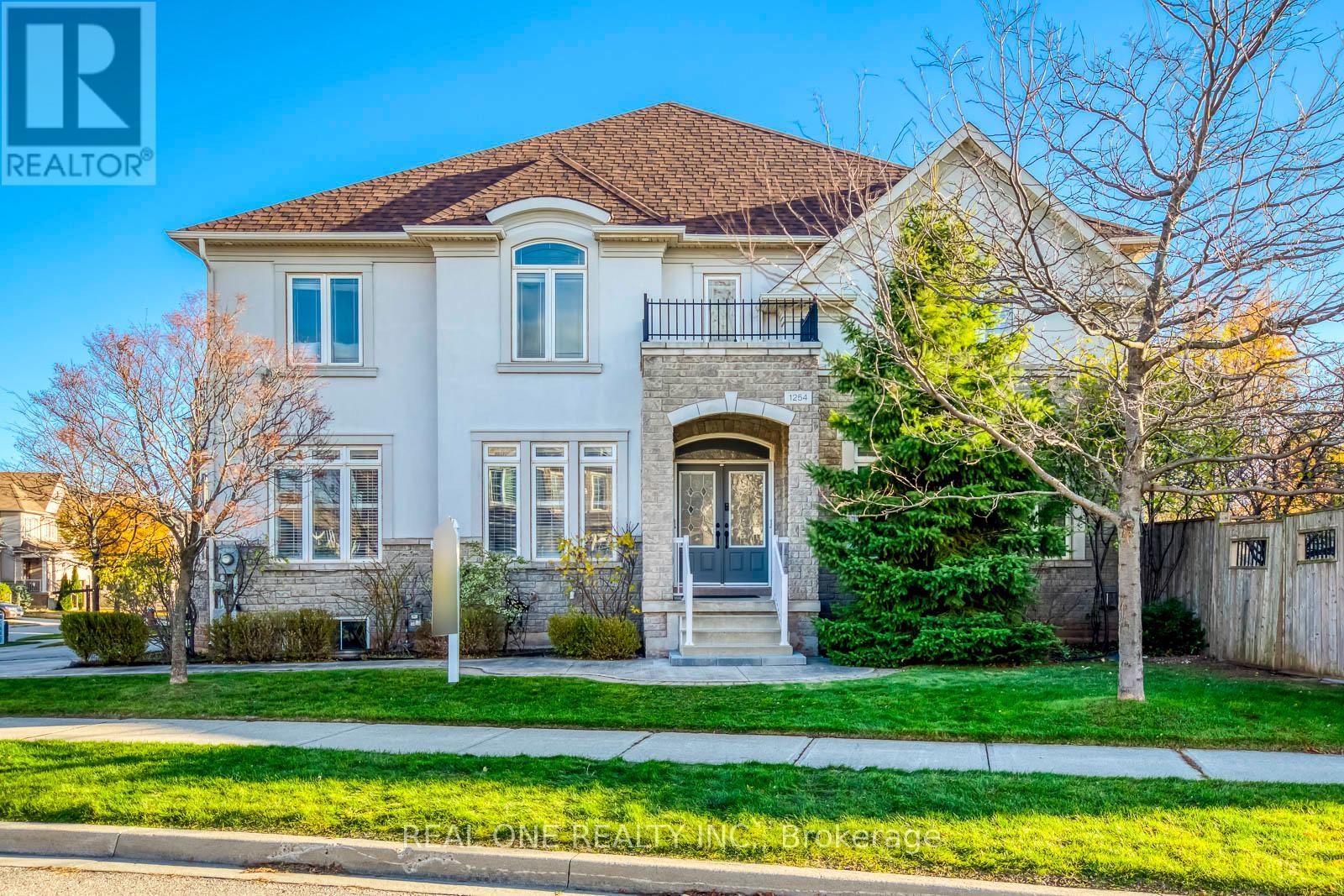 1254 Jezero Crescent, Oakville, Ontario  L6H 0B5 - Photo 3 - W12540700